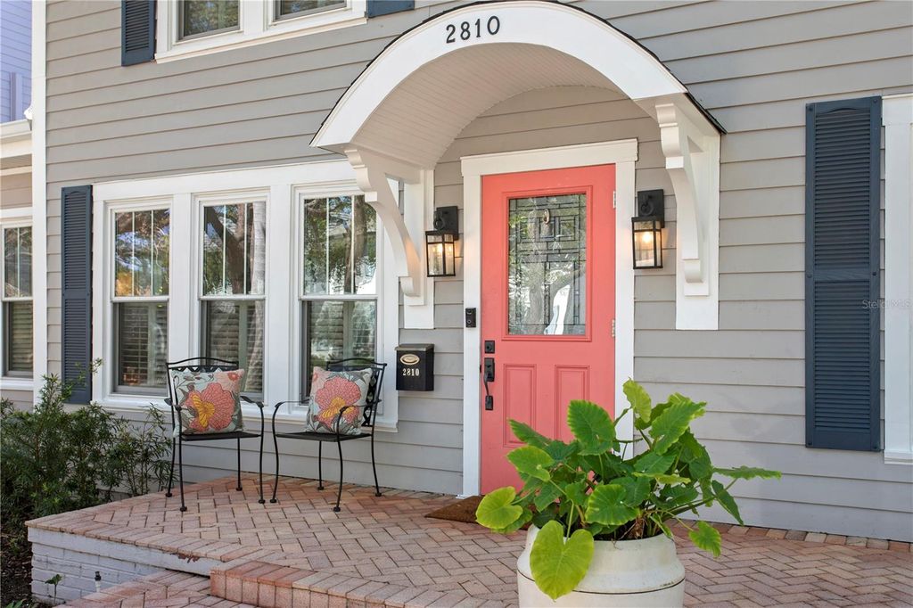 Image 5 of property listing at 2810 W MORRISON AVENUE, Tampa, FL 33629