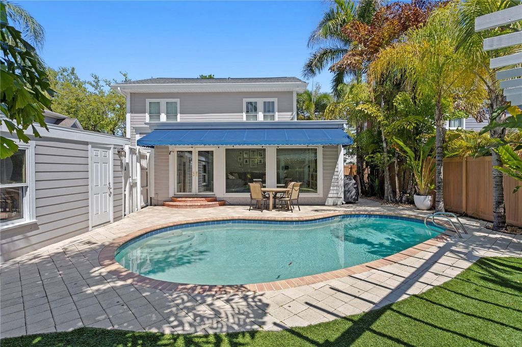 Image 42 of property listing at 2810 W MORRISON AVENUE, Tampa, FL 33629