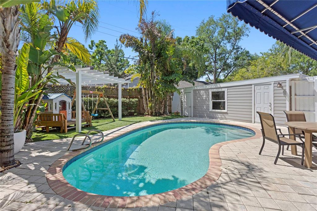 Image 43 of property listing at 2810 W MORRISON AVENUE, Tampa, FL 33629