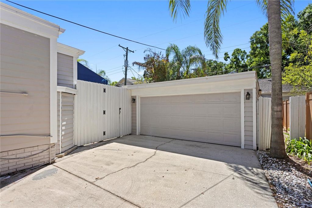 Image 46 of property listing at 2810 W MORRISON AVENUE, Tampa, FL 33629