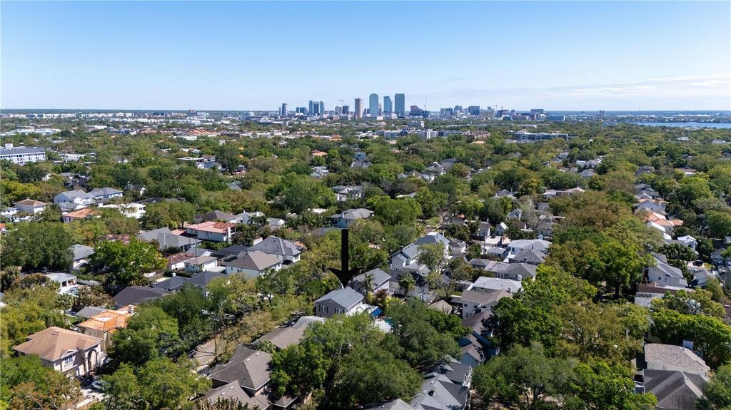 Image 48 of property listing at 2810 W MORRISON AVENUE, Tampa, FL 33629