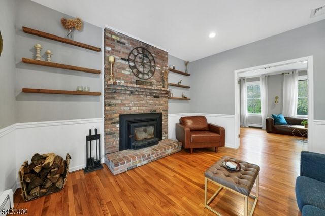5 Fieldstone Dr, Washington Twp., NJ 07853
