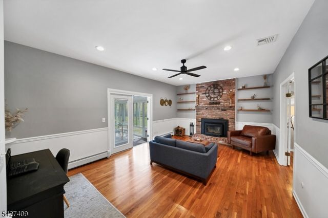 5 Fieldstone Dr, Washington Twp., NJ 07853