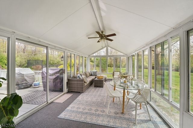 5 Fieldstone Dr, Washington Twp., NJ 07853