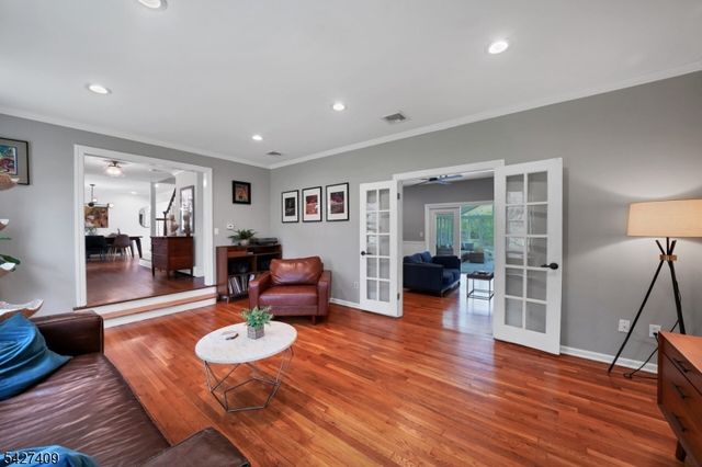5 Fieldstone Dr, Washington Twp., NJ 07853