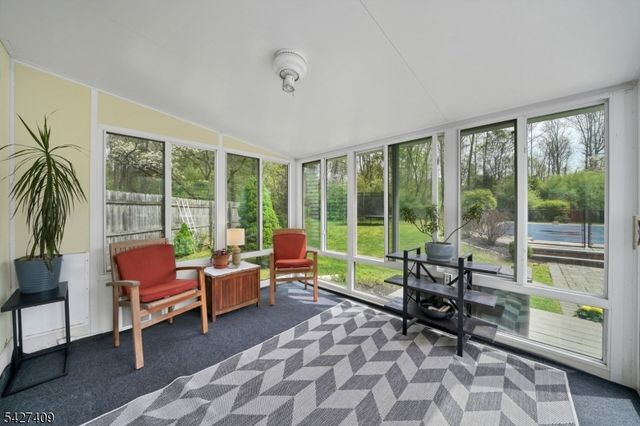 5 Fieldstone Dr, Washington Twp., NJ 07853