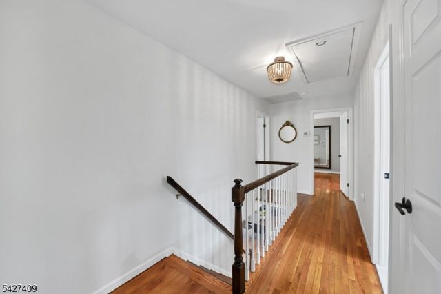 5 Fieldstone Dr, Washington Twp., NJ 07853