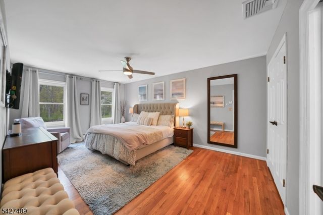 5 Fieldstone Dr, Washington Twp., NJ 07853