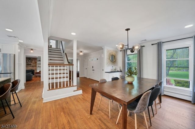5 Fieldstone Dr, Washington Twp., NJ 07853