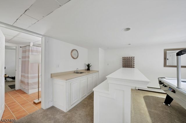 5 Fieldstone Dr, Washington Twp., NJ 07853