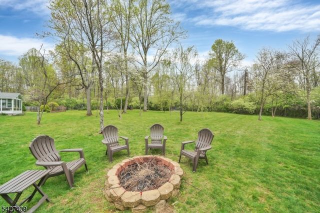 5 Fieldstone Dr, Washington Twp., NJ 07853