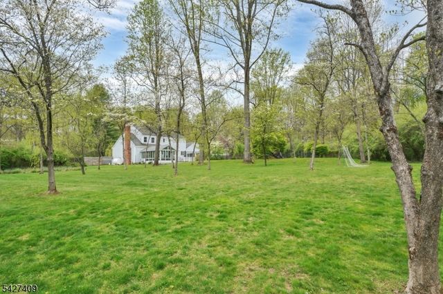 5 Fieldstone Dr, Washington Twp., NJ 07853