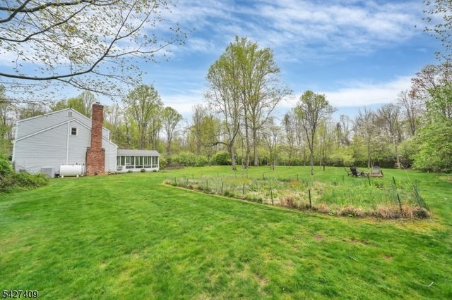 5 Fieldstone Dr, Washington Twp., NJ 07853