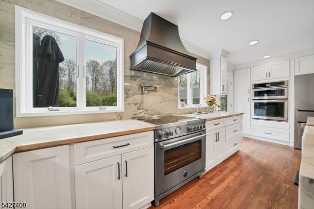 5 Fieldstone Dr, Washington Twp., NJ 07853