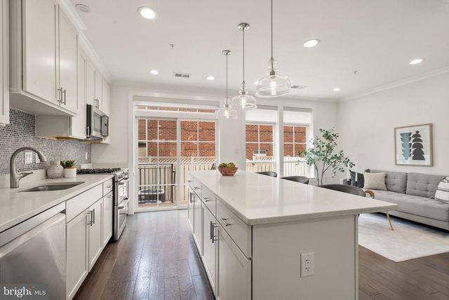 10353 MAIN ST, Fairfax, VA 22030