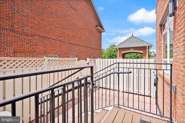 10353 MAIN ST, Fairfax, VA 22030