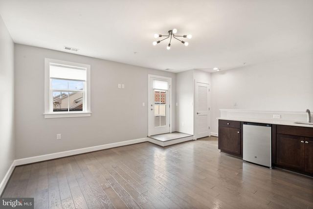 10353 MAIN ST, Fairfax, VA 22030