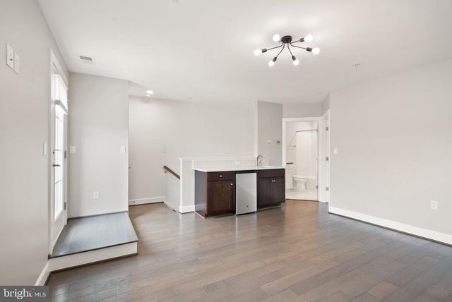 10353 MAIN ST, Fairfax, VA 22030