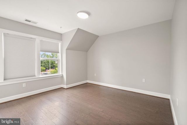 10353 MAIN ST, Fairfax, VA 22030