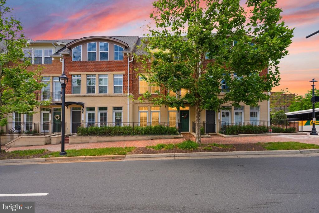 10353 MAIN ST, Fairfax, VA 22030