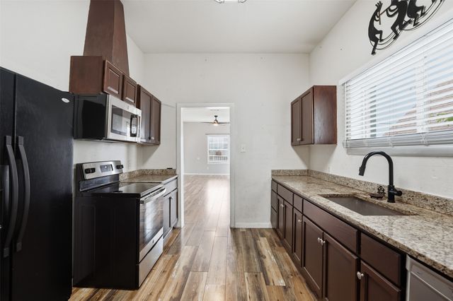 1329 New York Avenue, Fort Worth, TX 76104