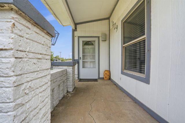 1329 New York Avenue, Fort Worth, TX 76104