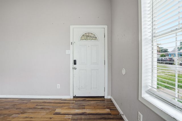 1329 New York Avenue, Fort Worth, TX 76104