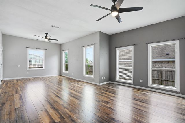 1329 New York Avenue, Fort Worth, TX 76104