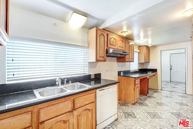 1145 W 89th Street, Los Angeles, CA 90044