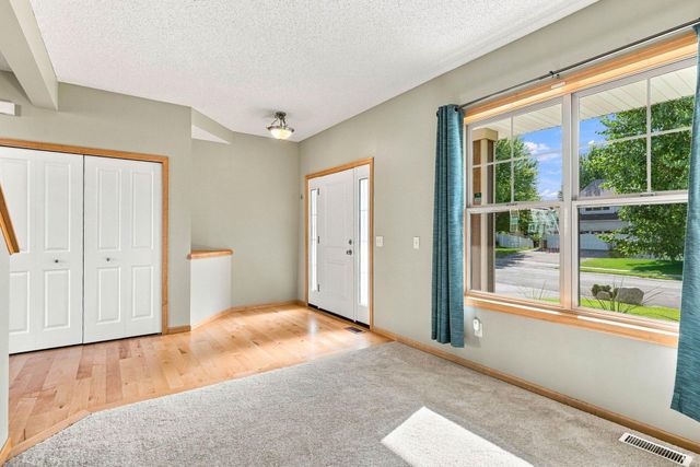 1801 Foothill Trail, Shakopee, MN 55379