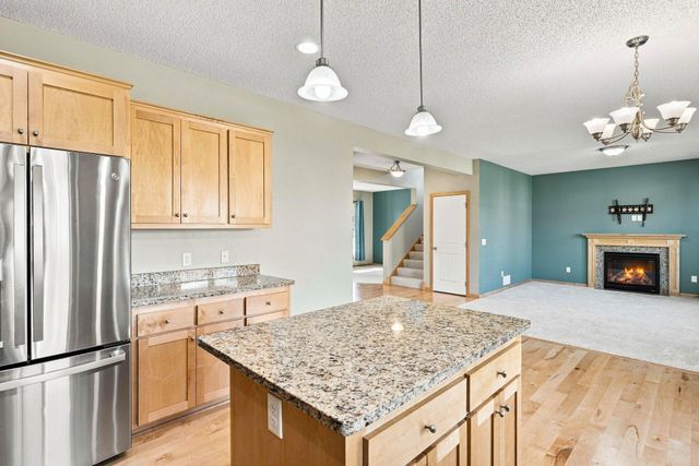 1801 Foothill Trail, Shakopee, MN 55379