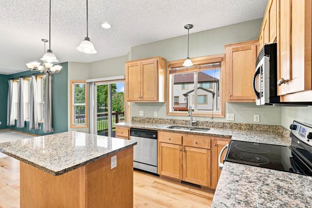 1801 Foothill Trail, Shakopee, MN 55379