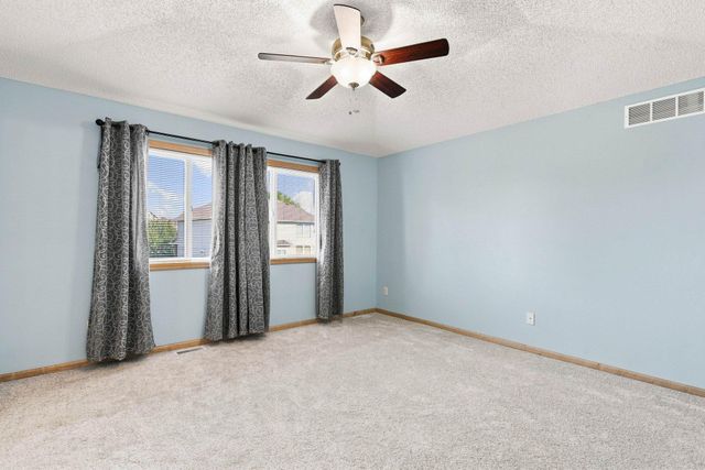 1801 Foothill Trail, Shakopee, MN 55379