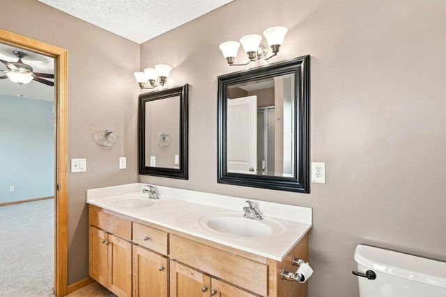 1801 Foothill Trail, Shakopee, MN 55379