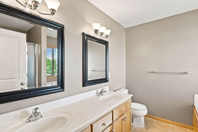 1801 Foothill Trail, Shakopee, MN 55379