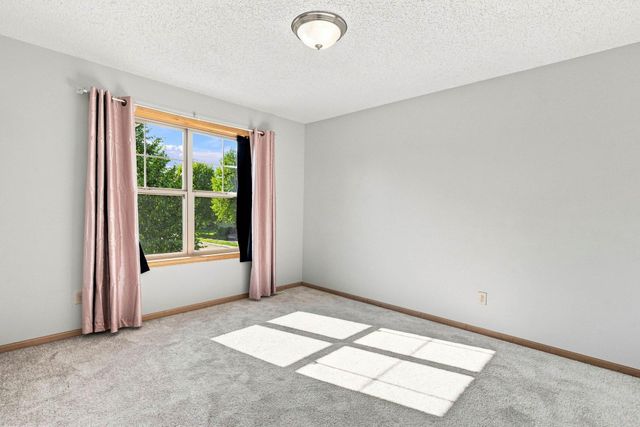 1801 Foothill Trail, Shakopee, MN 55379