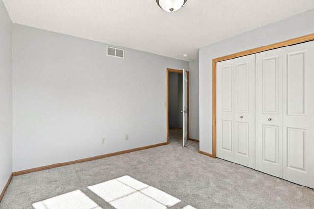 1801 Foothill Trail, Shakopee, MN 55379