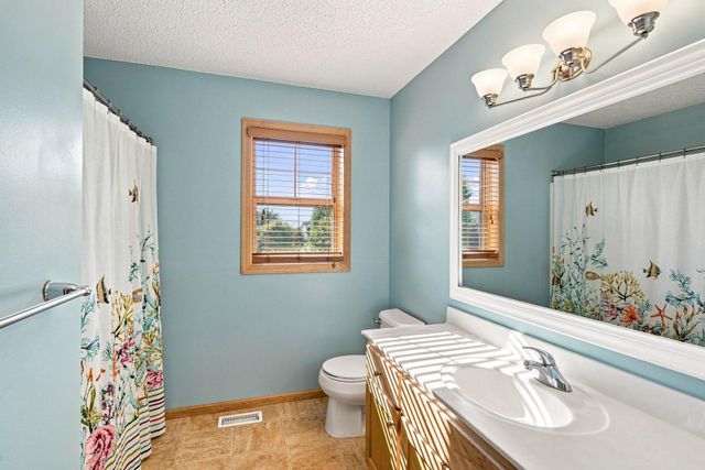 1801 Foothill Trail, Shakopee, MN 55379