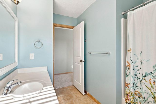 1801 Foothill Trail, Shakopee, MN 55379