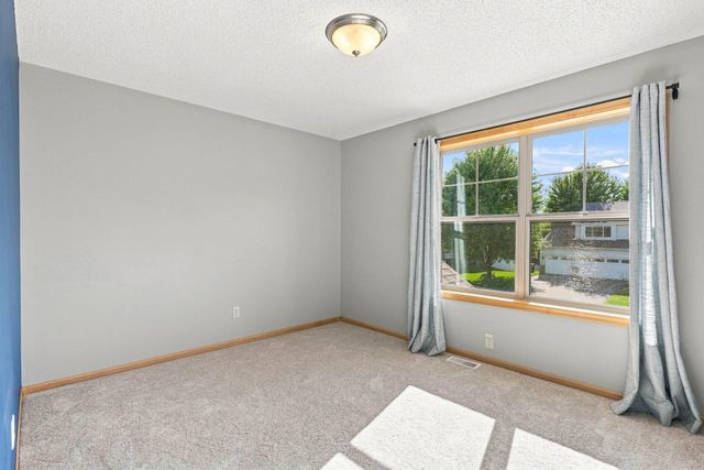 1801 Foothill Trail, Shakopee, MN 55379