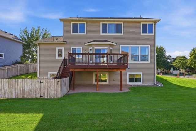 1801 Foothill Trail, Shakopee, MN 55379