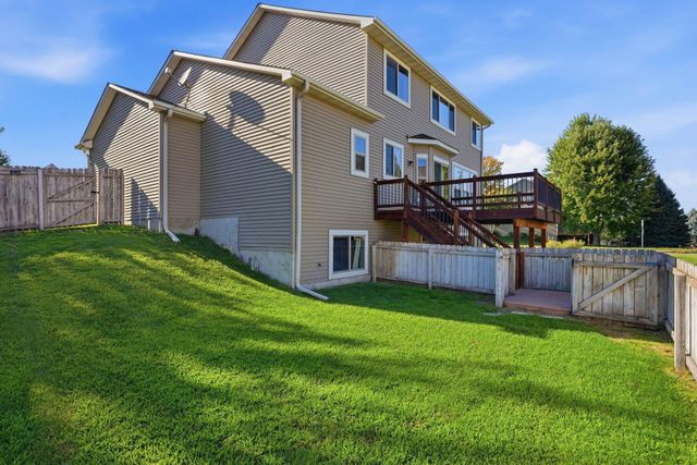 1801 Foothill Trail, Shakopee, MN 55379