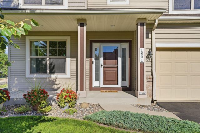 1801 Foothill Trail, Shakopee, MN 55379
