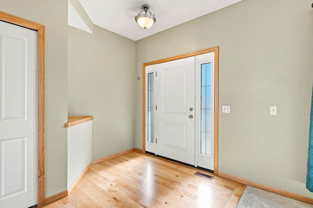 1801 Foothill Trail, Shakopee, MN 55379
