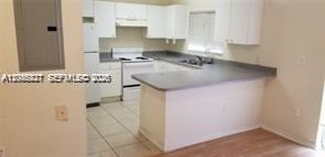3926 SW 52 5e 5E, Pembroke Park, FL 33023