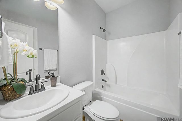 32453 Lake Pointe Blvd, Denham Springs, LA 70726
