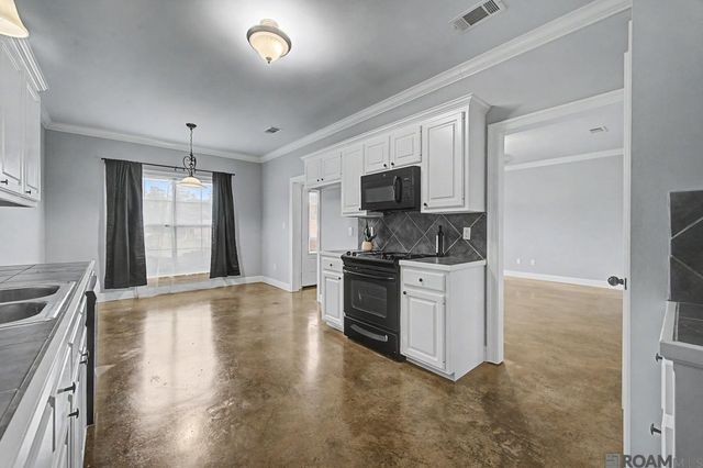32453 Lake Pointe Blvd, Denham Springs, LA 70726