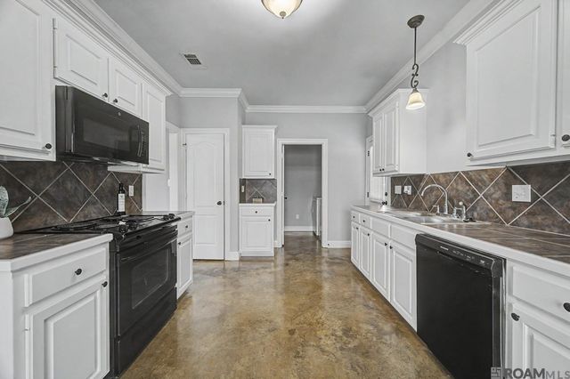 32453 Lake Pointe Blvd, Denham Springs, LA 70726