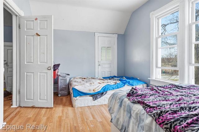 1128 Gillett Street, Port Huron, MI 48060