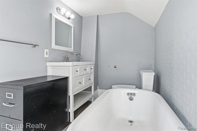 1128 Gillett Street, Port Huron, MI 48060